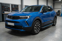 Opel Mokka 2021– Bočné nášľapy Maya Blue (2 ks, hliník) fotografia 1