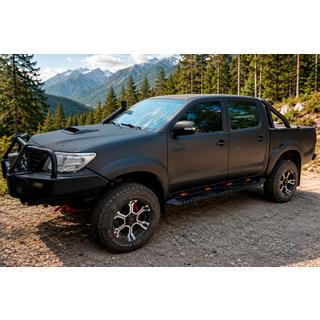 Dakar čierne bočné nášľapy V1 s osvetlením (2 ks, kov) Toyota Hilux 2006–2015 fotografia 1