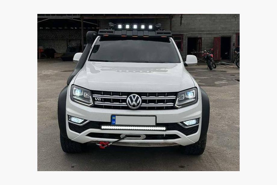 SsangYong Musso II 2018– Deflektor čelného skla pod strešný nosič DAKAR (LED) Image