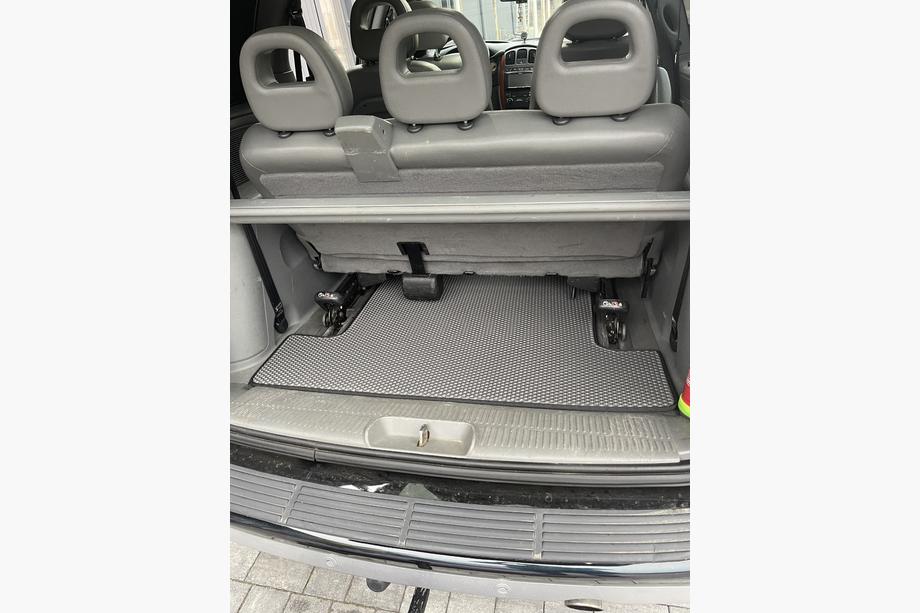 Chrysler Voyager 2001–2007 Vanička do kufra (EVA, čierna) Image