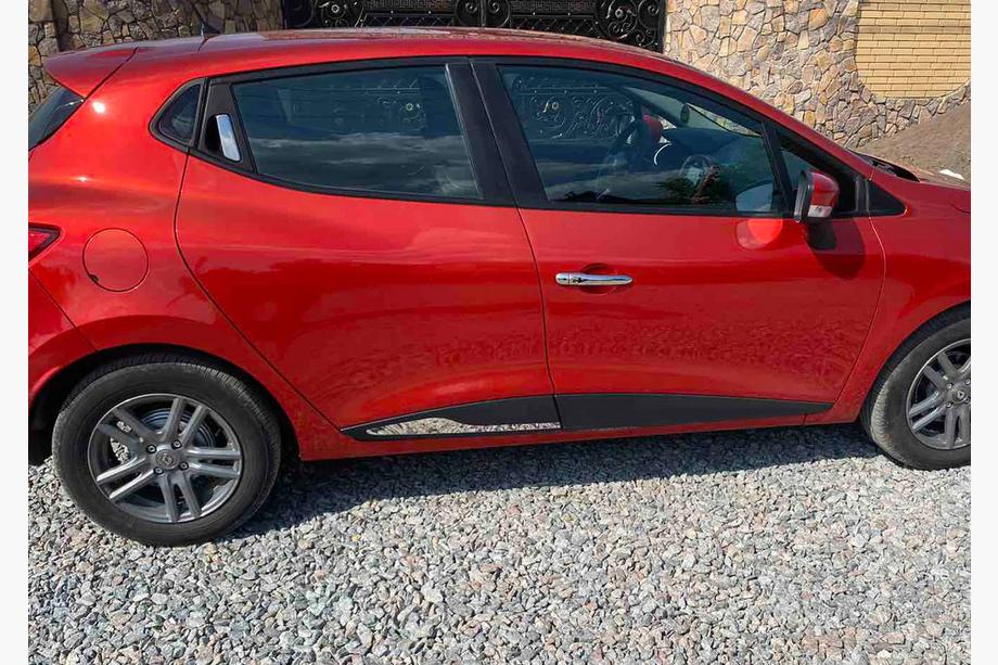 Renault Clio IV 2012–2019 Chrómové lišty zadných dverí Image