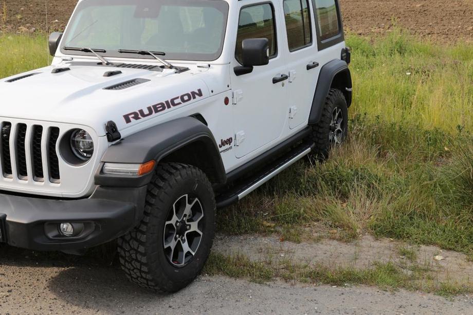 Jeep Wrangler 2018– Bočné nášľapy Duru (2 ks, hliník) Image