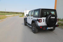 Jeep Wrangler 2018– Bočné nášľapy Tayga V2 (2 ks, hliník) fotografia 2