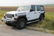 Jeep Wrangler 2018– Bočné nášľapy Tayga V2 (2 ks, hliník) fotografia 3