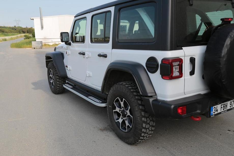 Jeep Wrangler 2018– Bočné nášľapy Tayga V2 (2 ks, hliník) Image