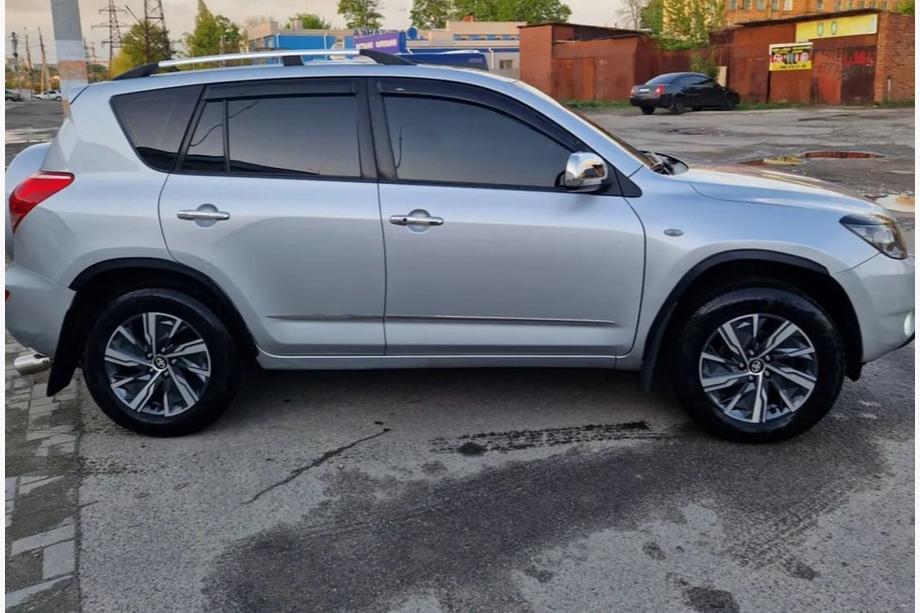 Toyota Rav 4 2006–2013 Lemy na blatníky (4 ks, čierne, ABS plast) Image