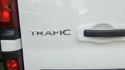 Renault Trafic 2015– Nápis Trafic 908900184R (247 × 31 mm) fotografia 1