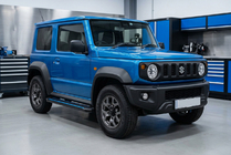 Suzuki Jimny 2018– Bočné nášľapy Maya Blue (2 ks, hliník) fotografia 1