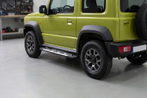 Suzuki Jimny 2018– Bočné nášľapy Sunrise (2 ks, hliník) fotografia 1