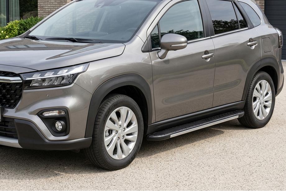 Suzuki SX4 S-Cross 2021– Bočné prahy Bosphore Grey (2 ks, hliník) Image