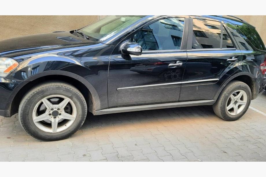 Mercedes ML W164 2005–2011 Lemy blatníkov (4 ks, čierne, ABS plast) Fotografia 1
