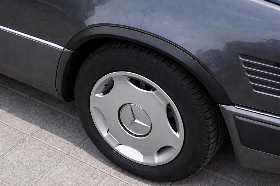 Mercedes E-trieda W124 1984–1997 Rozšírenia blatníkov 1989-1995 (4 ks, čierne, ABS plast) Image