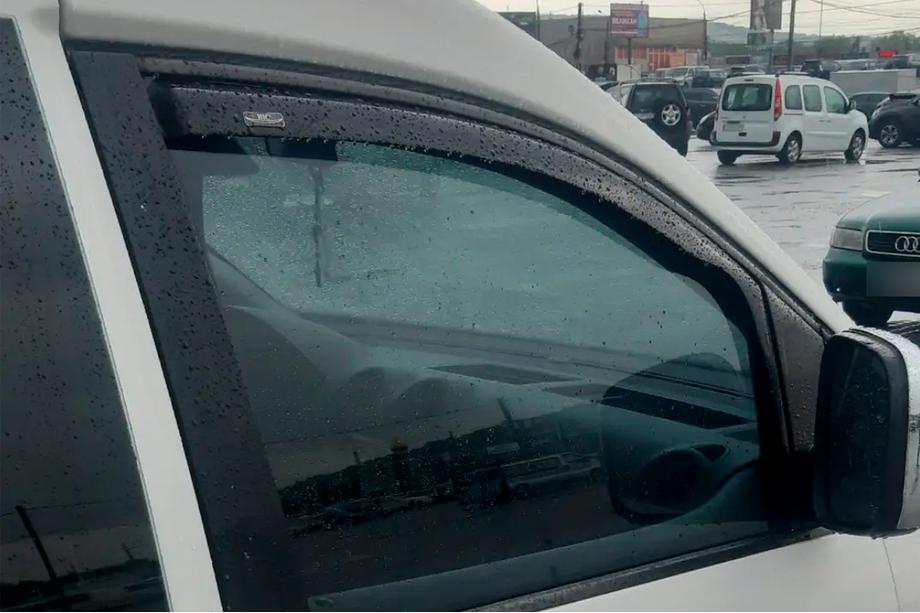 Opel Combo 2019– Vkladané okenné deflektory (2 ks, HIC) Fotografia 1