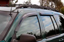 Jeep Grand Cherokee WJ 1999–2004 Deflektory okien (4 ks, HIC) fotografia 4