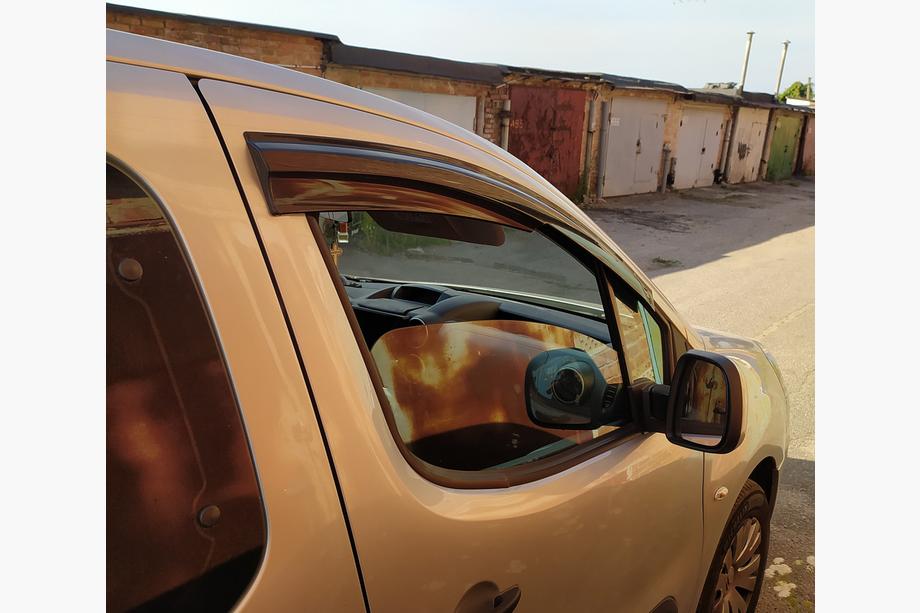 Peugeot Partner Tepee 2008–2018 Ofuky okien (2 ks, Sunplex Sport) Fotografia 1