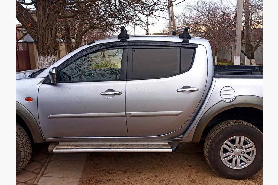 Mitsubishi L200 2006–2015 Ofuky okien (4 ks, Sunplex Sport) Fotografia 1