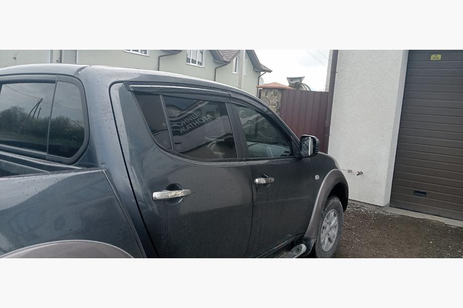 Mitsubishi L200 2006–2015 Ofuky okien (4 ks, Sunplex Sport) Fotografia 6