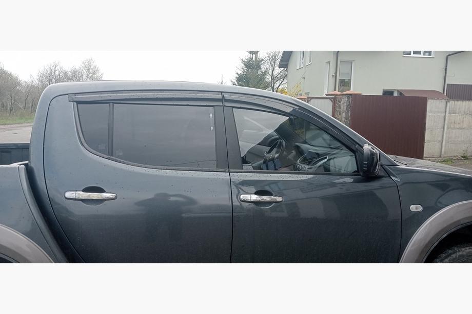 Mitsubishi L200 2006–2015 Ofuky okien (4 ks, Sunplex Sport) Fotografia 4