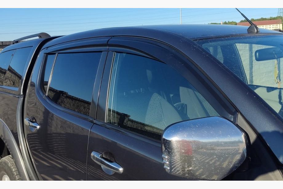 Mitsubishi L200 2006–2015 Ofuky okien (4 ks, Sunplex Sport) Fotografia 2