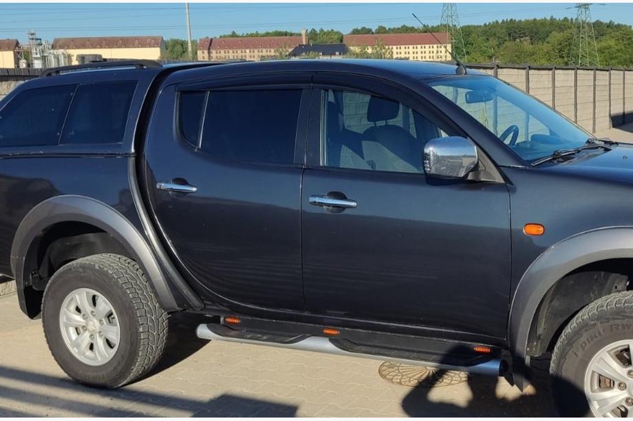 Mitsubishi L200 2006–2015 Ofuky okien (4 ks, Sunplex Sport) Fotografia 3