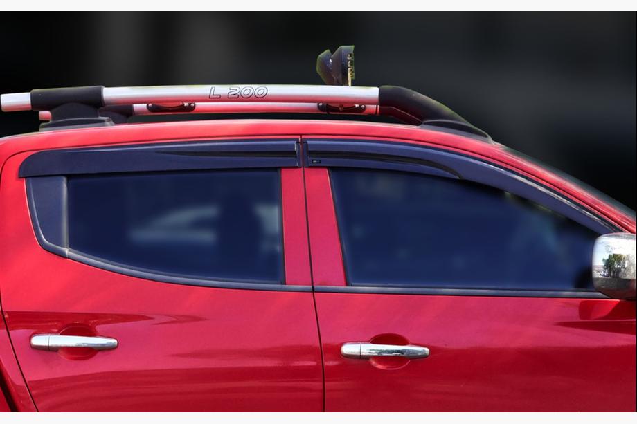 Mitsubishi L200 2006–2015 Ofuky okien (4 ks, Sunplex Sport) Fotografia 5
