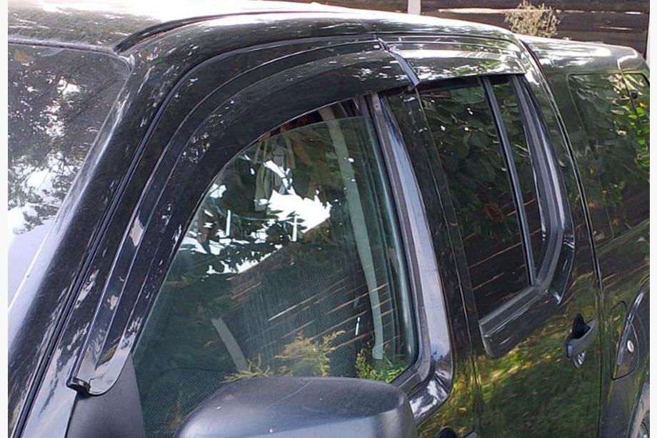 Nissan NP300 1999–2015 Ofuky okien (4 ks, Sunplex Sport) Fotografia 1