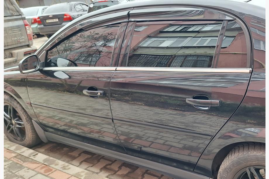 Opel Vectra C 2002–2008 Deflektory okien SD (4 ks, Sunplex Sport) Fotografia 3