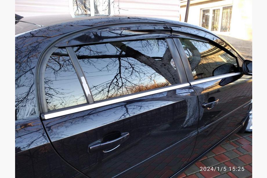 Opel Vectra C 2002–2008 Deflektory okien SD (4 ks, Sunplex Sport) Fotografia 5