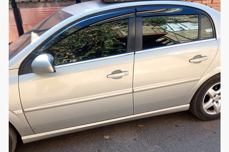 Opel Vectra C 2002–2008 Deflektory okien SD (4 ks, Sunplex Sport) Fotografia 11