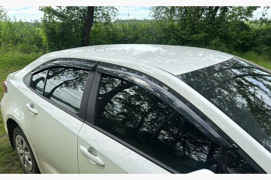 Toyota Corolla 2019– Ofuky okien (4 ks, Sunplex Sport) Image