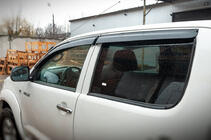 Toyota Hilux 2006–2015 Ofuky okien (4 ks, Sunplex Sport) fotografia 2