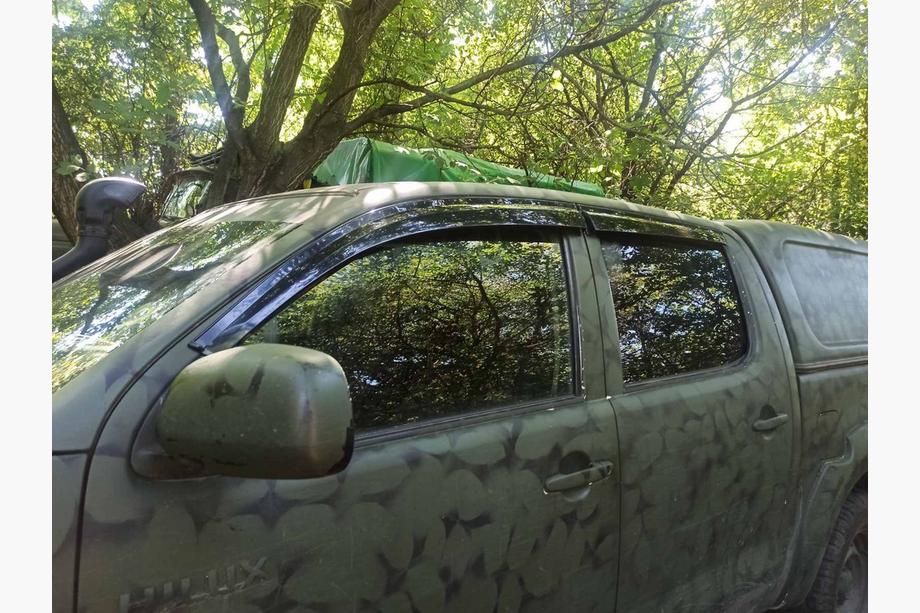 Toyota Hilux 2015– Ofuky okien (4 ks, Sunplex Sport) Image