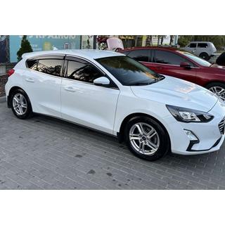 Okenné veterné deflektory s chrómovou lištou HB/SD (4 ks, Sunplex Chrome) Ford Focus IV 2018– fotografia 1