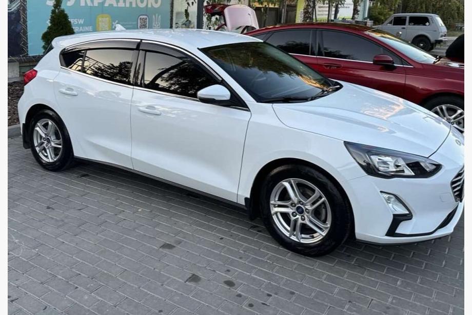 Ford Focus IV 2018– Okenné veterné deflektory s chrómovou lištou HB/SD (4 ks, Sunplex Chrome) Fotografia 1