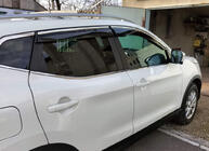 Nissan Qashqai 2014–2021 Okenné deflektory s chrómovou lištou (4 ks, Sunplex Chrome) fotografia 6