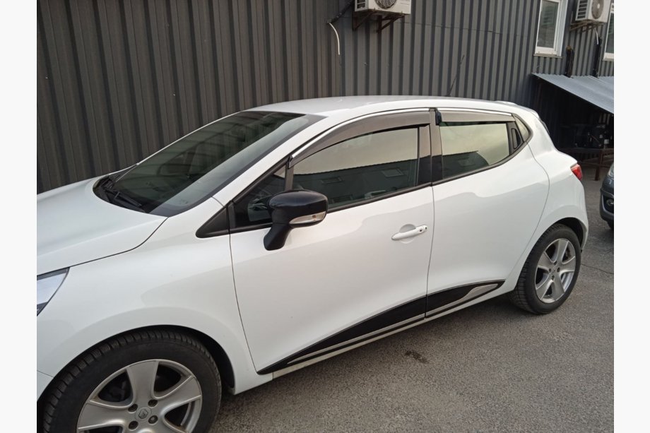 Renault Clio V 2019– Okenné deflektory s chrómovou lištou (4 ks, Sunplex Chrome) Image