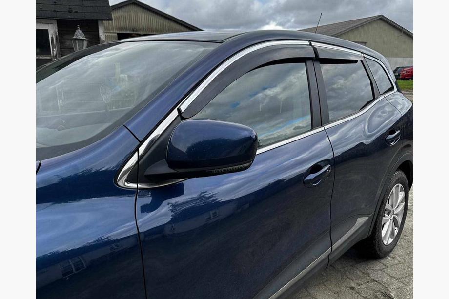 Renault Kadjar 2015–2022 Okenné deflektory s chrómovou lištou (4 ks, Sunplex Chrome) Fotografia 1