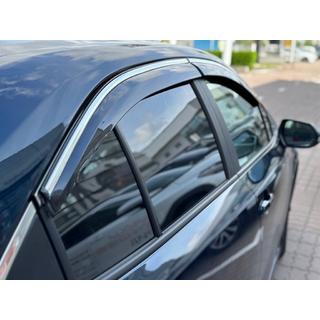 Okenné deflektory s chrómovou lištou (4 ks, Sunplex Chrome) Toyota Corolla 2019– fotografia 1
