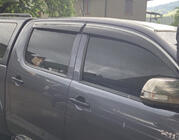 Toyota Hilux 2006–2015 Okenné deflektory s chrómovou lištou (4 ks, Sunplex Chrome) fotografia 2