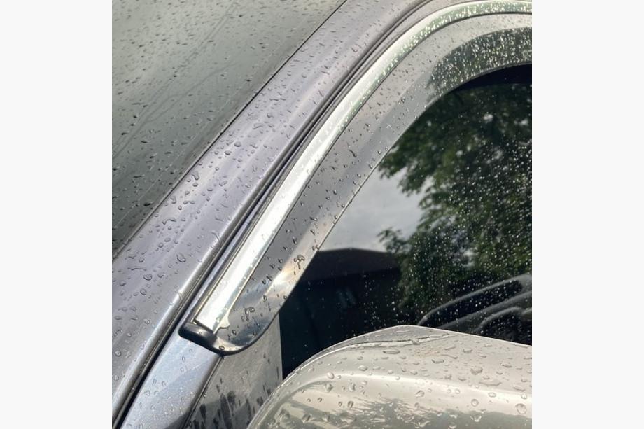 Toyota Hilux 2015– Okenné deflektory s chrómovou lištou (4 ks, Sunplex Chrome) Image