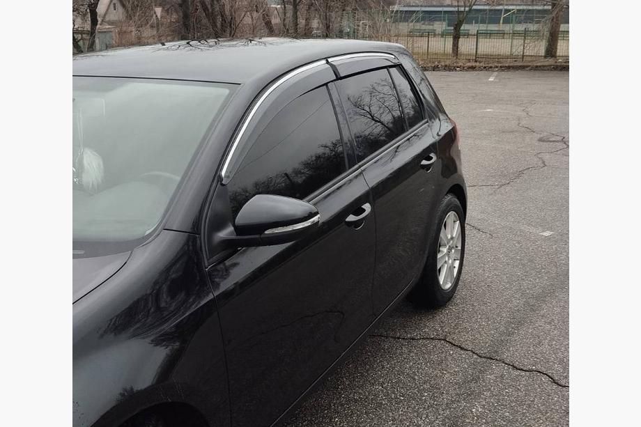 Volkswagen Golf 5 2003–2009 Okenné deflektory s chrómovou lištou (4 ks, Sunplex Chrome) Fotografia 15
