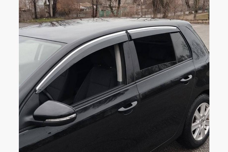 Volkswagen Golf 6 2008–2014 Okenné deflektory s chrómovou lištou HB (4 ks, Sunplex Chrome) Image