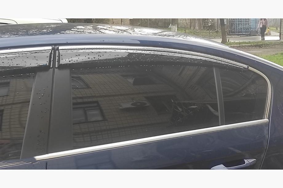 Volkswagen Passat B7 2012–2015 Deflektory okien s chrómovou lištou SD (4 ks, EU, Sunplex Chrome) Fotografia 3