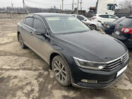 Volkswagen Passat B8 2015–2023 Okenné deflektory s chrómovou lištou SD (4 ks, Sunplex Chrome) fotografia 2