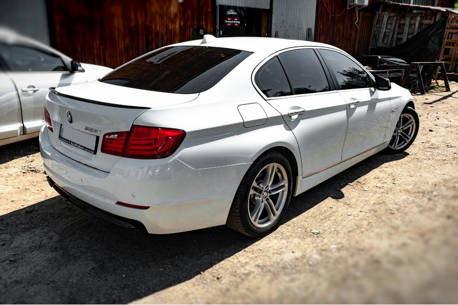BMW 5. rad F10/F11 2010–2016 Lip spojler Sunplex (pre F10, čierny) Fotografia 10