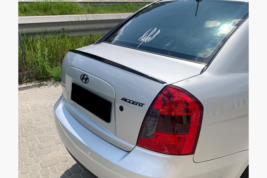 Hyundai Accent 2006–2010 LIP spojler (Sunplex, čierny) (115,8 cm x 6,3 cm) Fotografia 1
