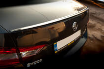Skoda Superb 2015–2024 LIP spojler (Sunplex, čierny) (119,2 cm x 7,3 cm) fotografia 2