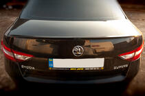 Skoda Superb 2015–2024 LIP spojler (Sunplex, čierny) (119,2 cm x 7,3 cm) fotografia 3