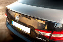 Skoda Superb 2015–2024 LIP spojler (Sunplex, čierny) (119,2 cm x 7,3 cm) fotografia 1