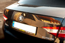 Skoda Superb 2015–2024 LIP spojler (Sunplex, čierny) (119,2 cm x 7,3 cm) fotografia 4